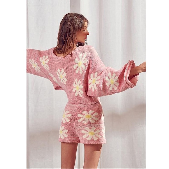 NWT! In Bloom Daisy Print Sweater - Picture 11 of 13